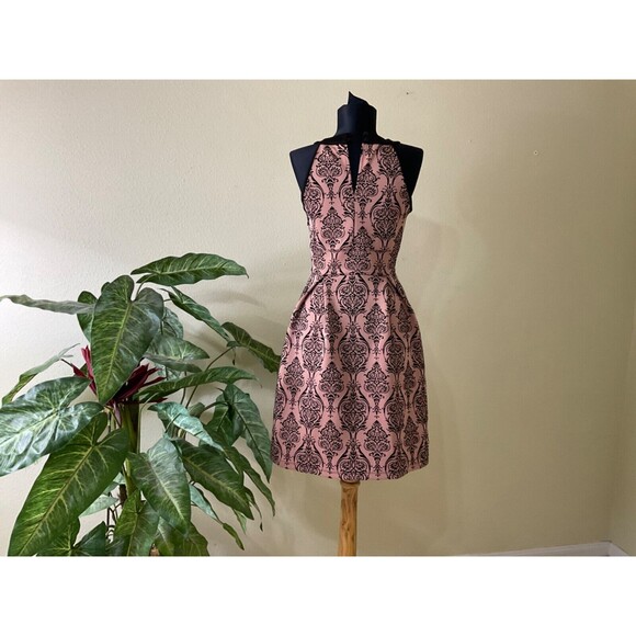 En Focus Midi Dress women’s 4 cocktail party Blush Floral textured design - Picture 4 of 14